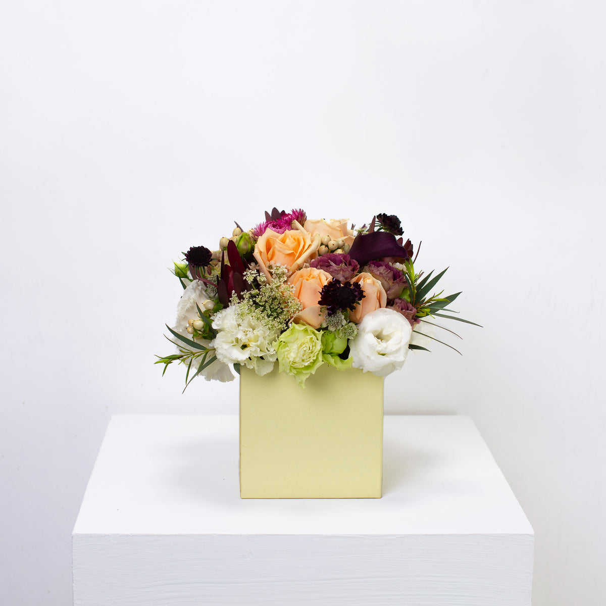 Peaches Box Flowerbee HK Florist Hong Kong Flowers Hong Kong