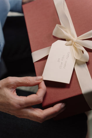  How to Write the Perfect Message Card with a Gift